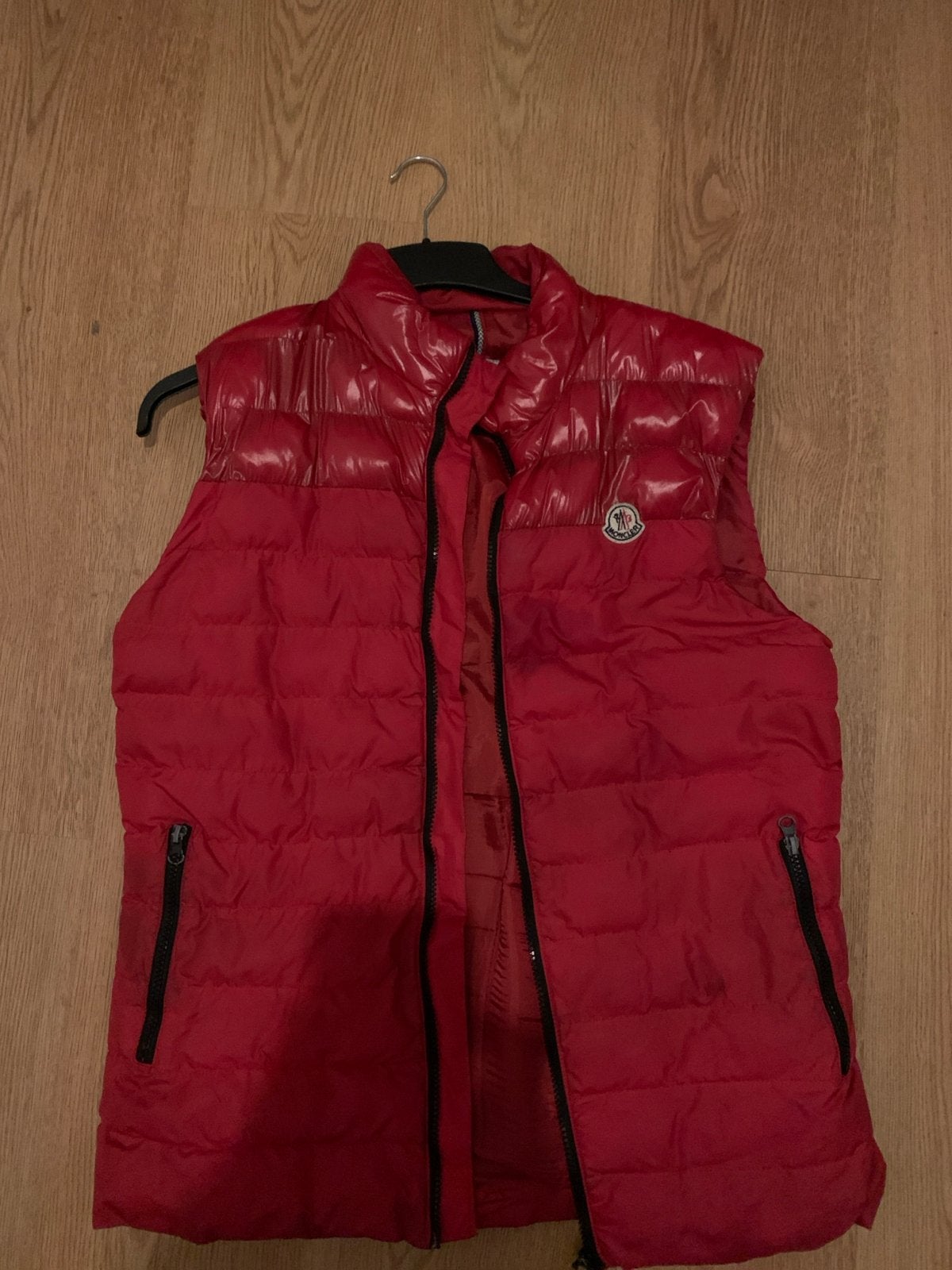 Moncler Bodywarmer Maat M - Stijlvol en Warm, Ophalen of Verzenden, Zo goed als nieuw, Maat 38/40 (M), Rood