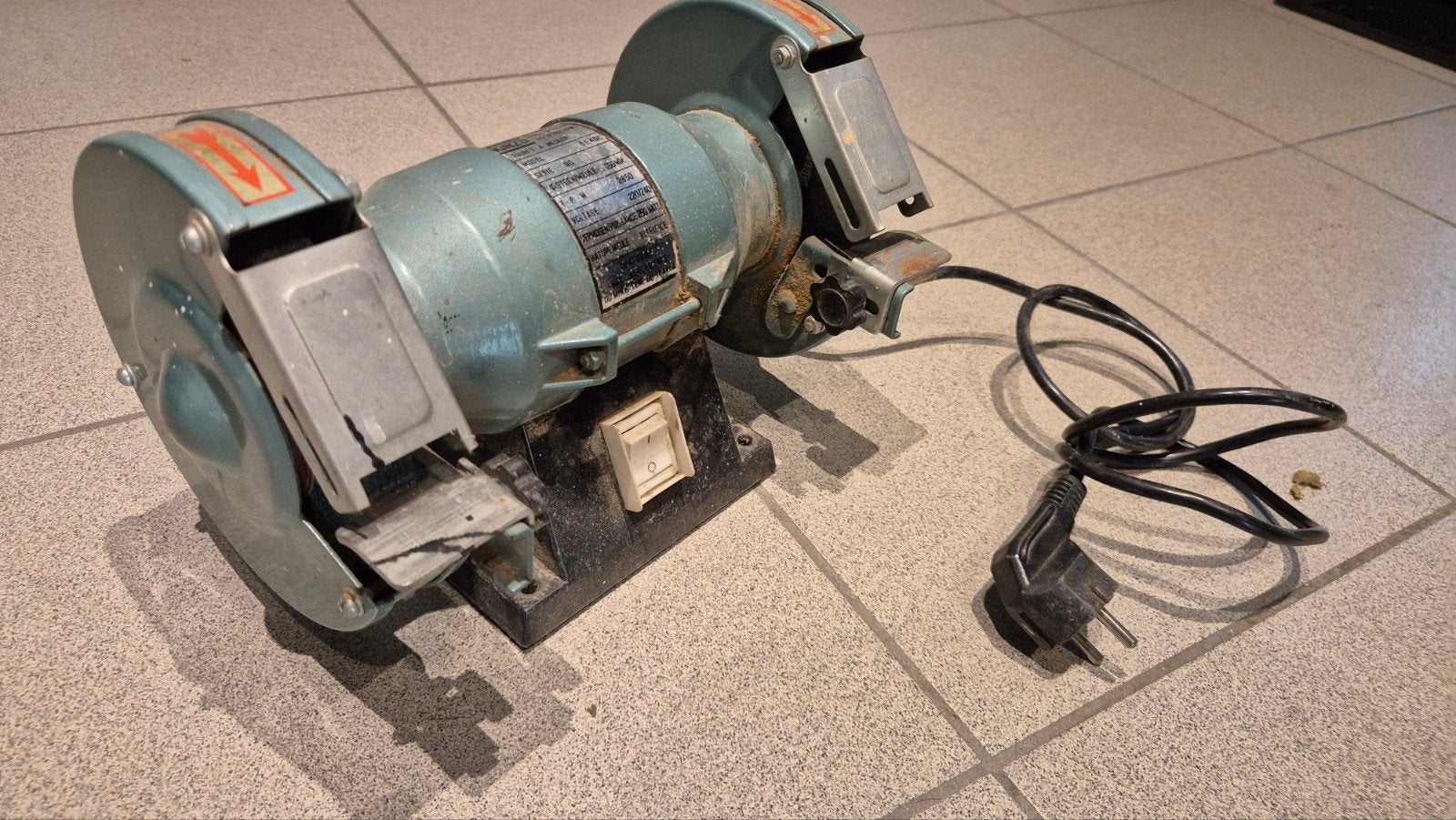 Kinzo Werkbankslijpmachine 10 euro - Robuust en Functioneel, Ophalen, Gebruikt, Minder dan 700 watt, Werkbankslijpmachine