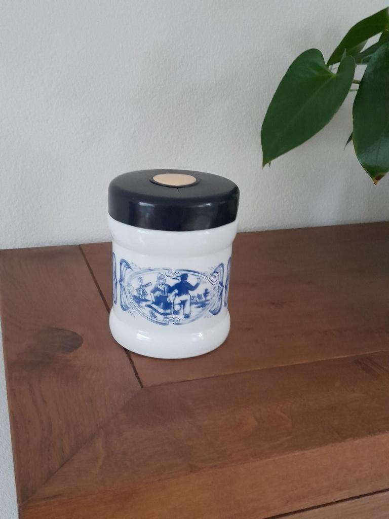 Delfts blauwe pot sigarenpot Willem II Valkenswaard voorraad, Ophalen of Verzenden, Overige materialen, Pot, Bus of Blik