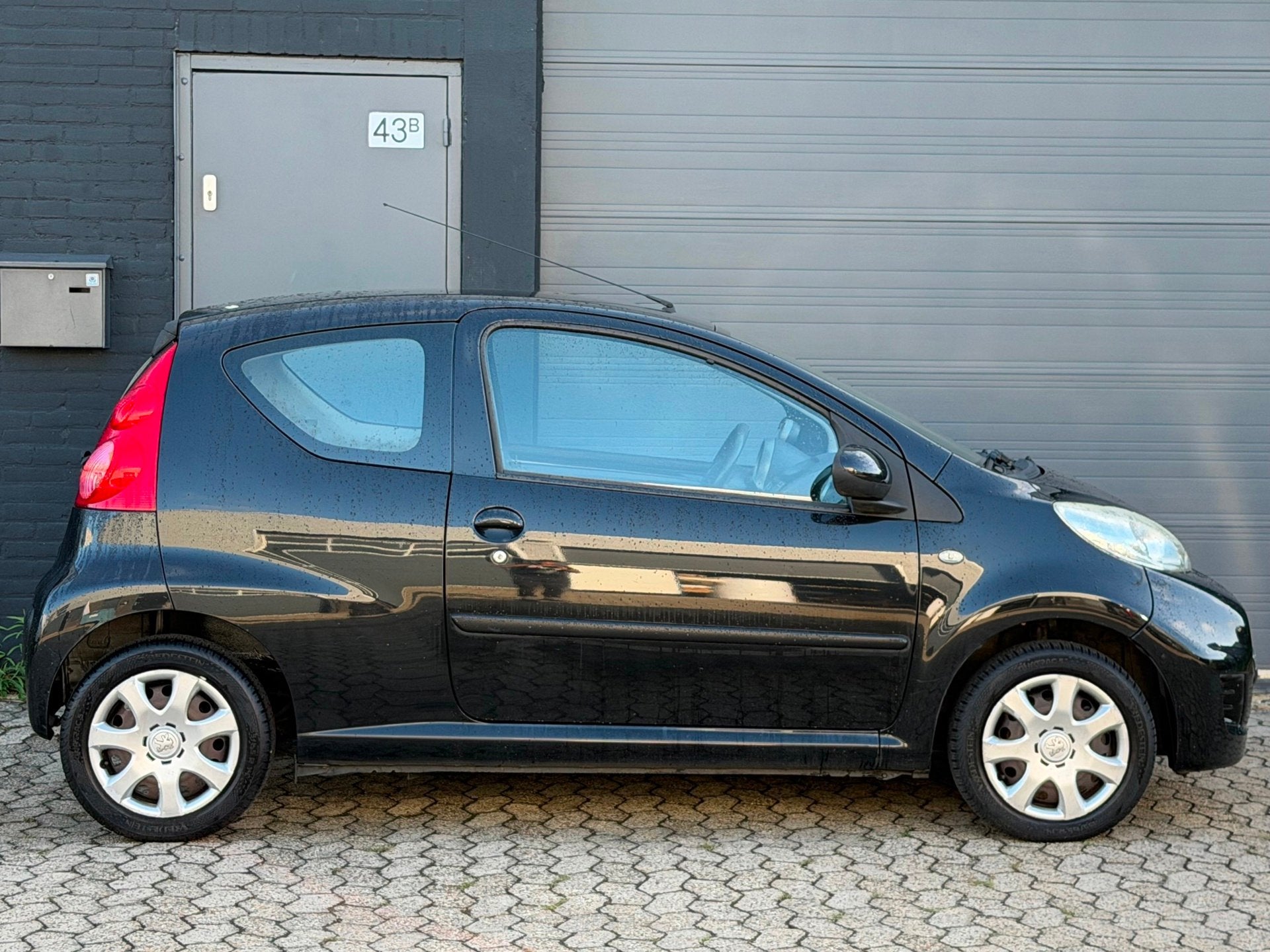Peugeot 107 1.0-12V Black & Silver AIRCO APK TOERENTELLER, Voorwielaandrijving, Euro 5, Stof, Gebruikt