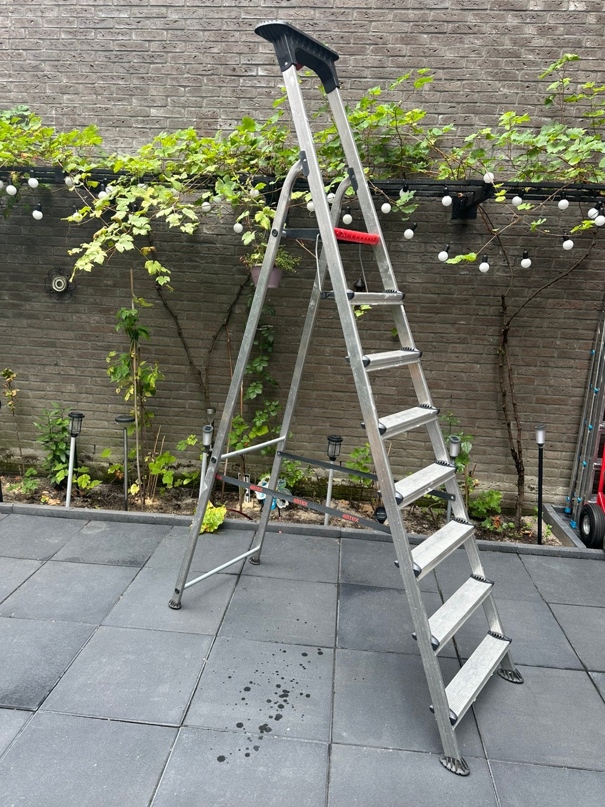 Altrex trap 8 treden zo goed als nieuw-vaste prijs, Doe-het-zelf en Verbouw, Ladders en Trappen, Ophalen, Zo goed als nieuw, Trap