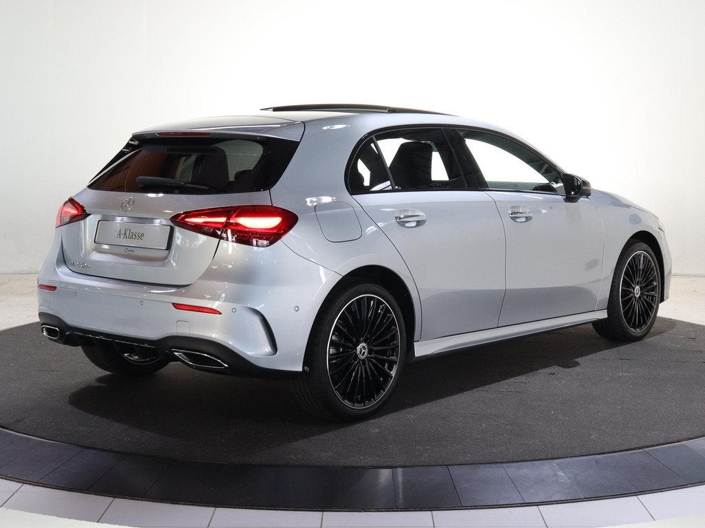 Mercedes-Benz A-klasse 250e Business Solution AMG | Panorama, Auto's, Mercedes-Benz, 4 cilinders, 163 pk, Bedrijf, Hybride Elektrisch/Benzine