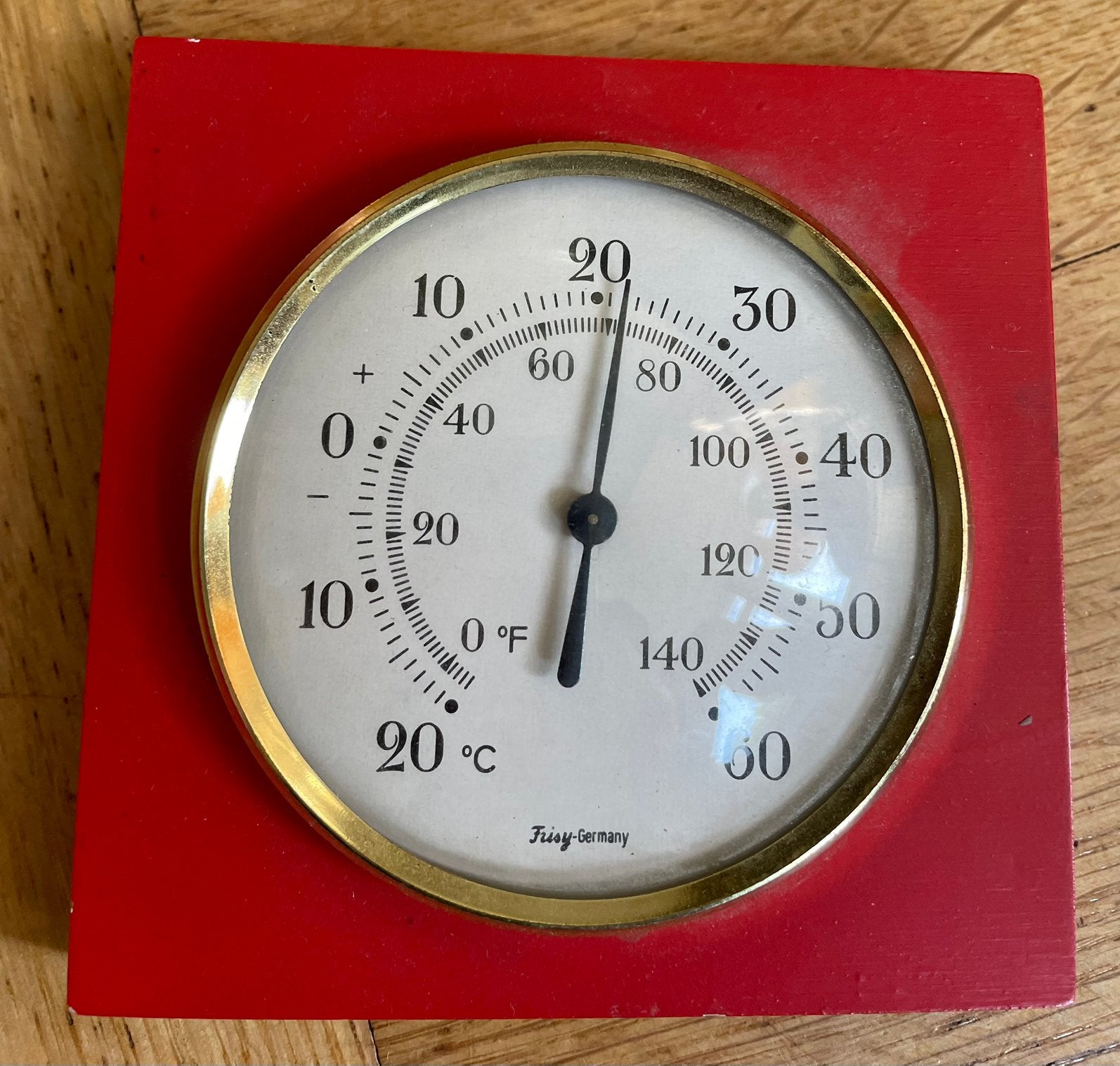 Binnenthermometer - Rood met Goudkleurige Rand, Audio, Tv en Foto, Weerstations en Barometers, Ophalen of Verzenden, Zo goed als nieuw