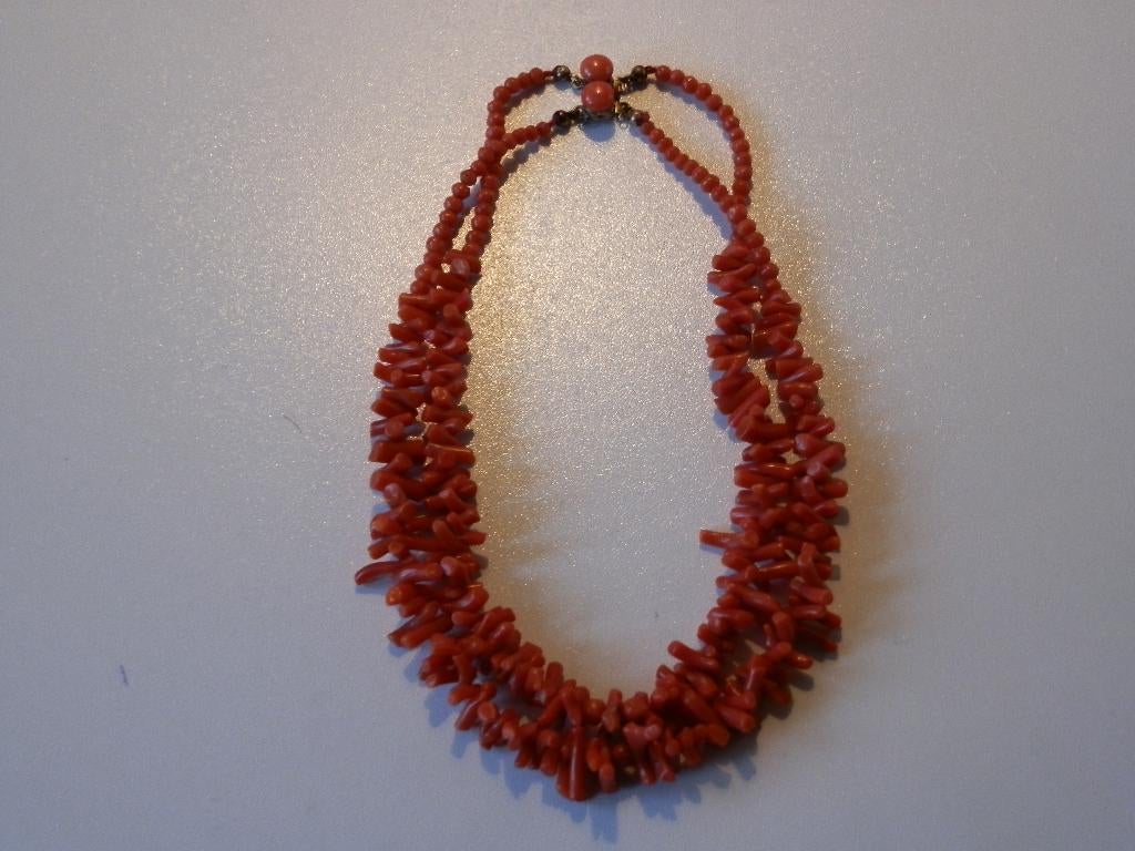 Antieke bloedkoraal collier met gouden slot., Sieraden, Tassen en Uiterlijk, Antieke sieraden, Ophalen of Verzenden, Overige materialen