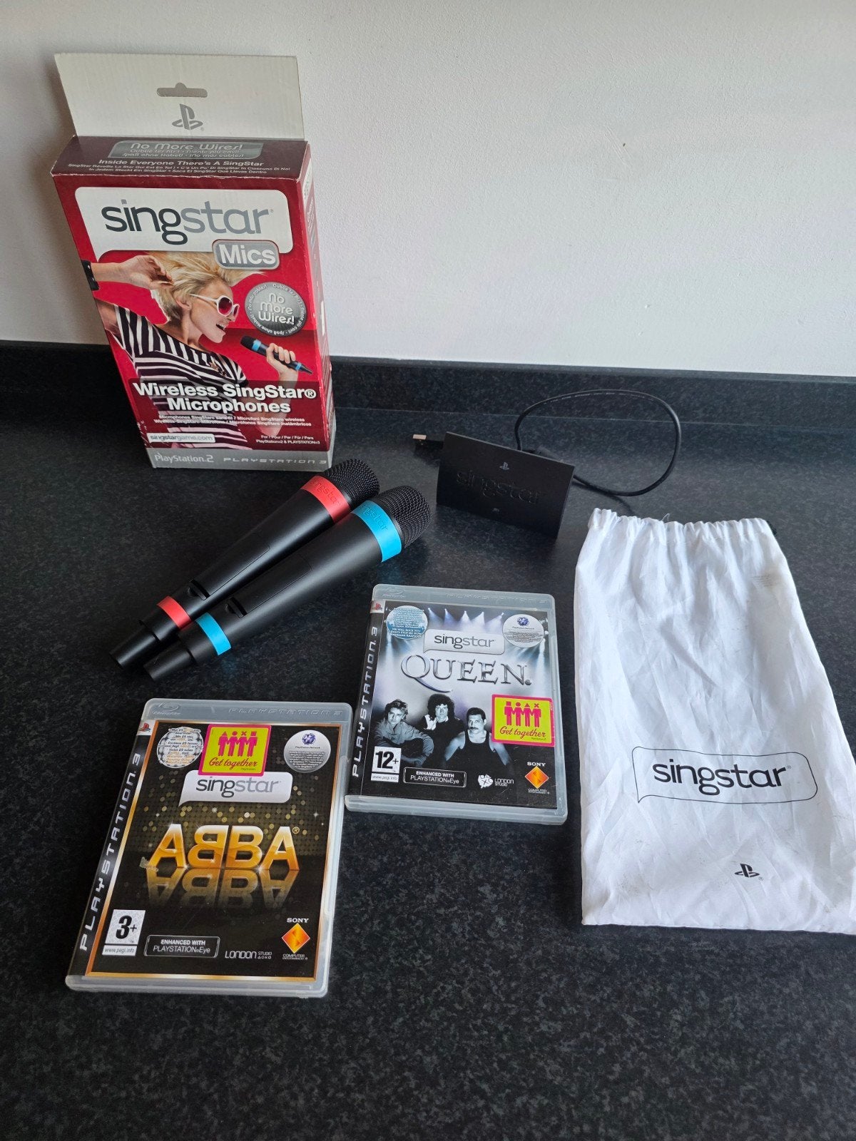 PlayStation 3 set Singstar wireless microfoons Queen Abba, Spelcomputers en Games, Ophalen, Zo goed als nieuw, Muziek