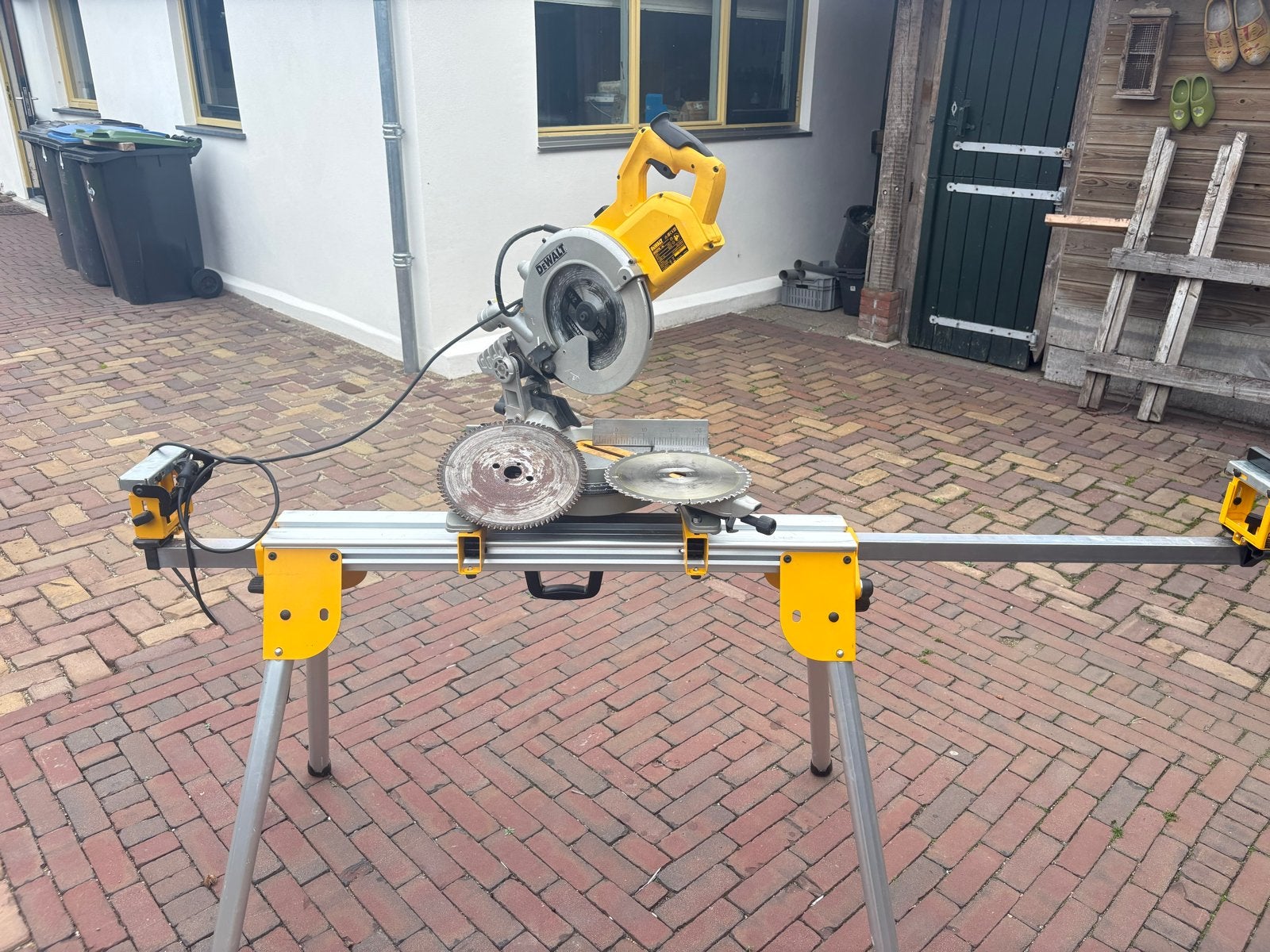 Dewalt DWS778 afkortzaag met onderstel en extra zaagbladen