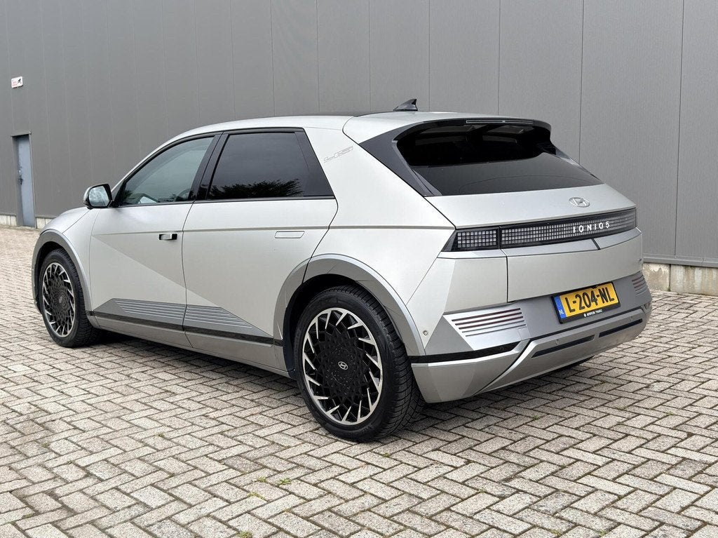 Hyundai IONIQ 5 Project 45 Lounge AWD 73kWh 1e eig|Dealer OH, Auto's, Hyundai, Gebruikt, Zwart, Met garantie (alle), Beige