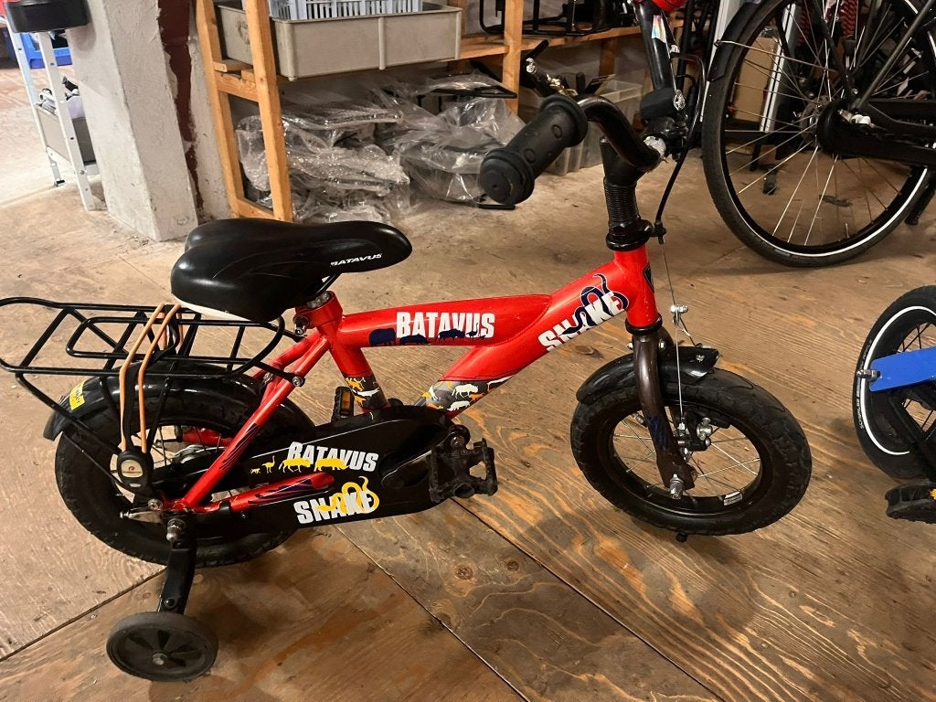 2verschillende kinderfietsen., Ophalen, Terugtraprem, Zijwieltjes, Puky