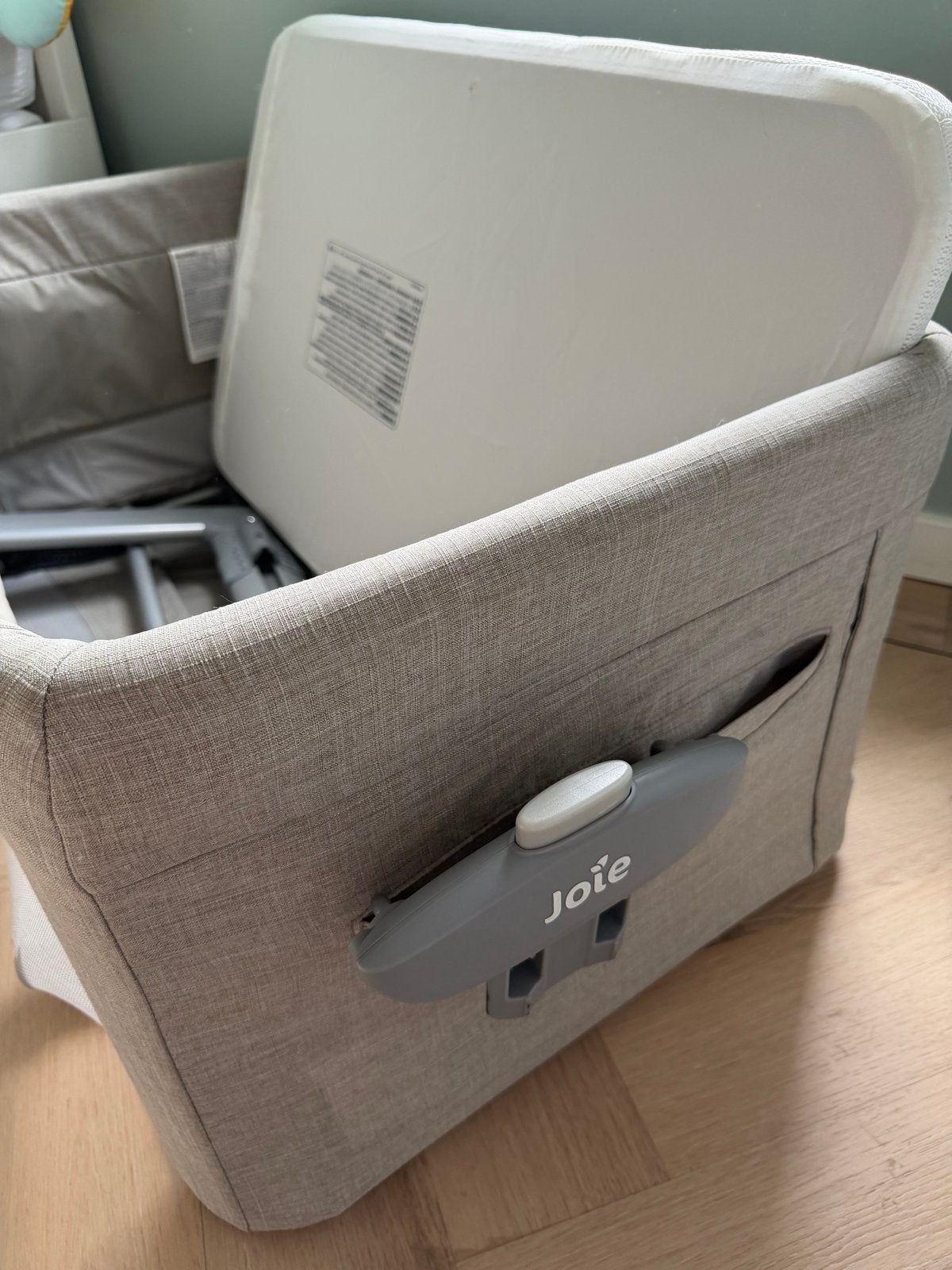 Joie co-sleeper beige/grijs - In zeer goede staat, Kinderen en Baby's, Babywiegjes en Ledikanten, Ophalen, Zo goed als nieuw, Wieg