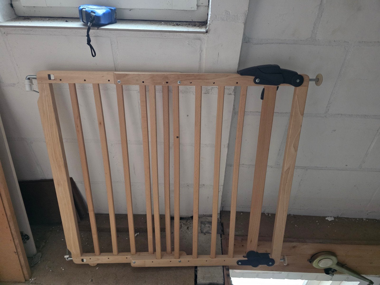 Houten traphekje - Veiligheid voor kruipende en lopende baby, Kinderen en Baby's, Traphekjes, Ophalen of Verzenden, Zo goed als nieuw