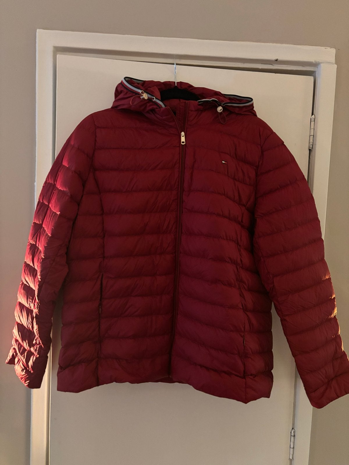 Tommy Hilfiger gewatteerde jas met capuchon, Ophalen of Verzenden, Nieuw, Maat 46/48 (XL) of groter, Rood