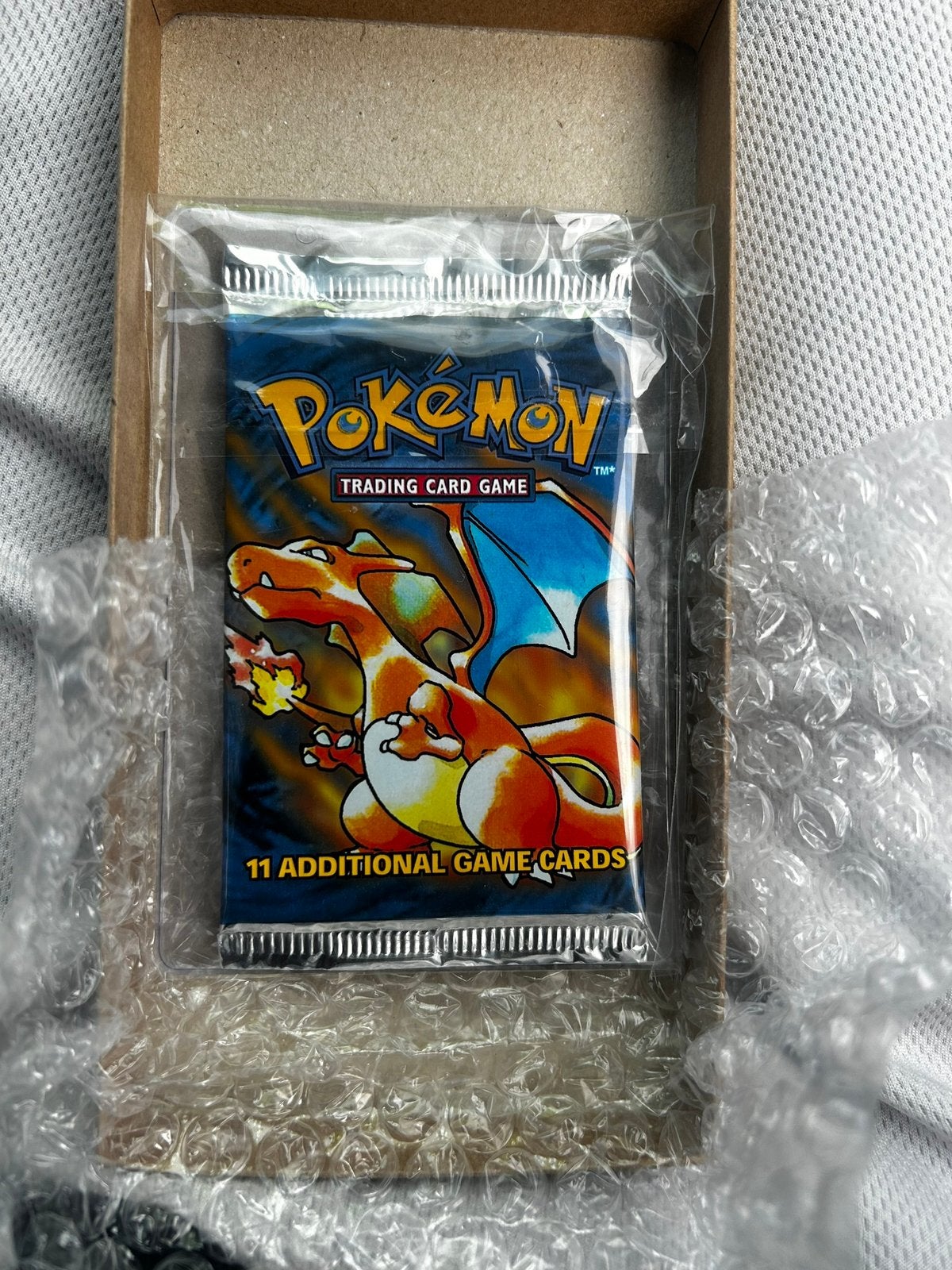 pokemon first edition charizard art, Verzamelen, Speldjes, Pins en Buttons, Ophalen of Verzenden, Zo goed als nieuw, Overige onderwerpen