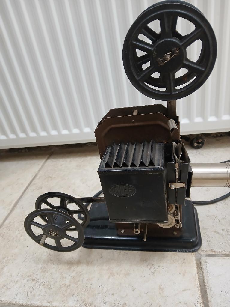 antieke projector Alep, Verzamelen, Fotografica en Filmapparatuur, Ophalen of Verzenden, 1940 tot 1960, Projector