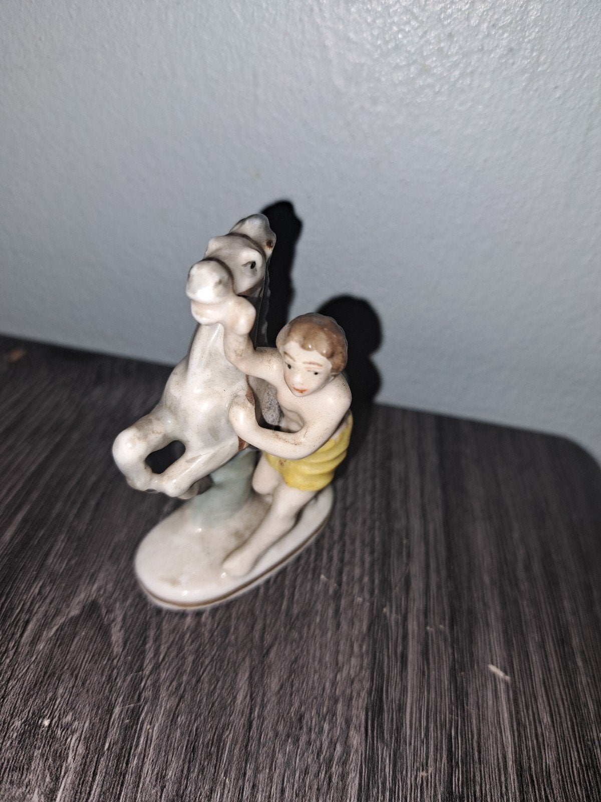 Vintage Porseleinen Beeldje: Jongen met Steigerend Paard, Ophalen of Verzenden