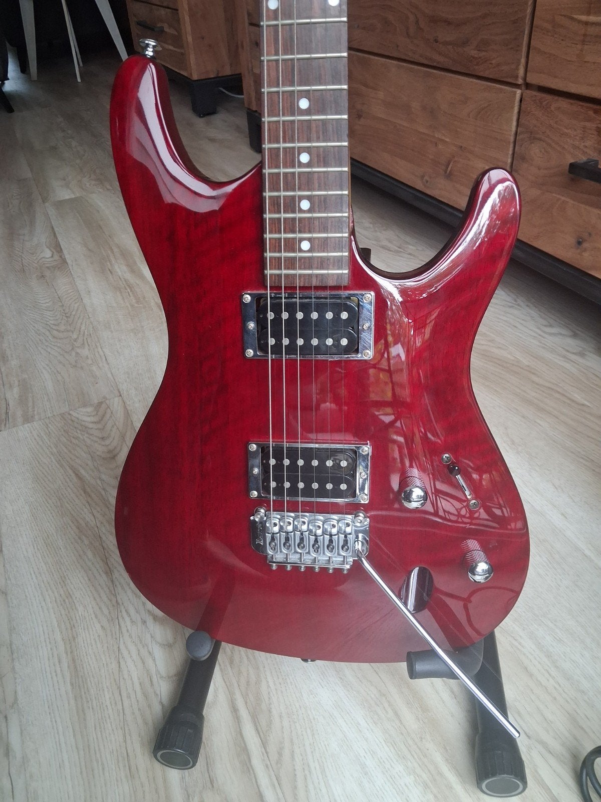 Foto 3 van Mooie electrische gitaar van het merk Ibanez