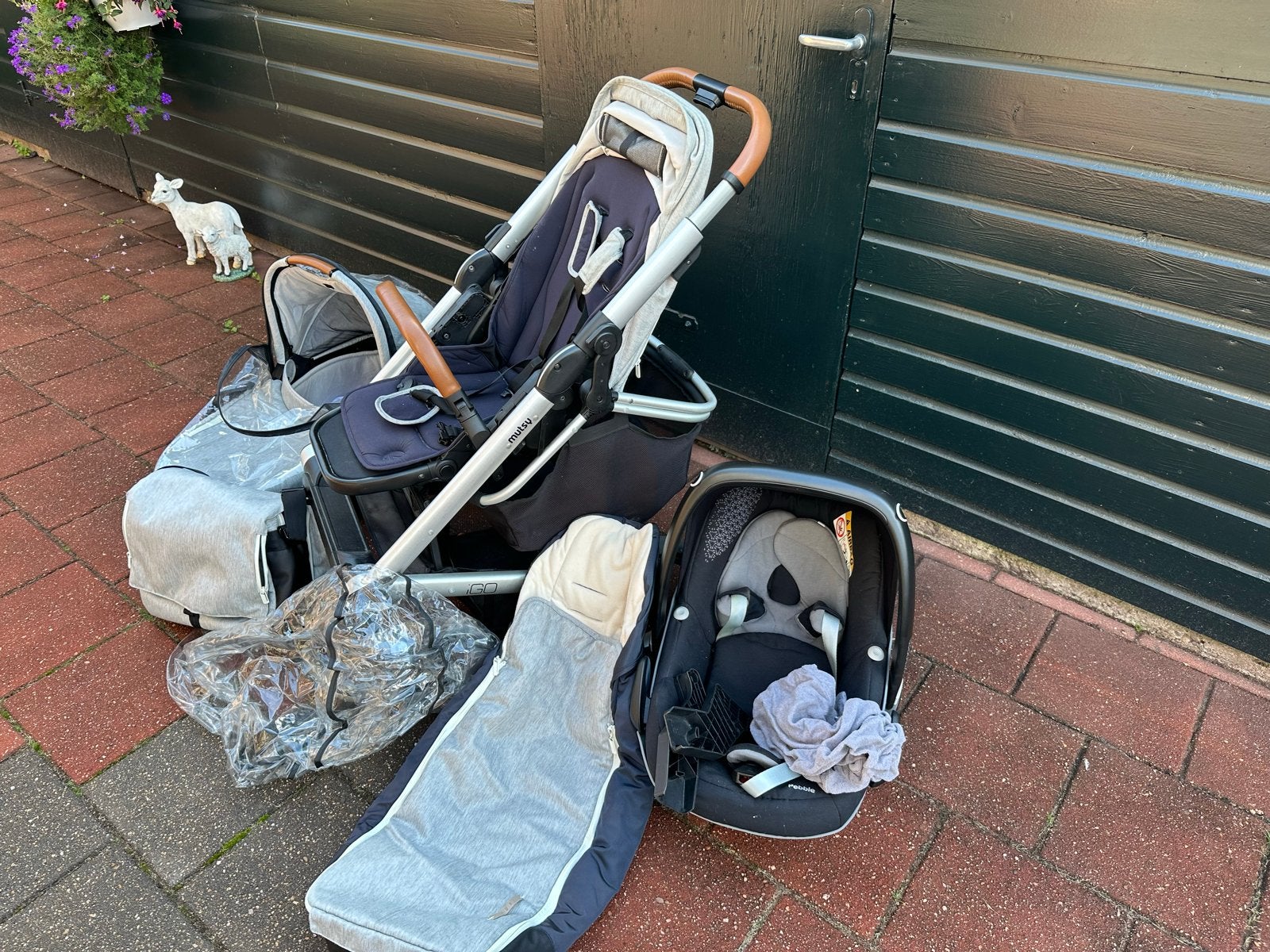 Complete Mutsy Igo set: kinderwagen, autostoel en accessoire, Ophalen, Gebruikt, Combiwagen, Mutsy