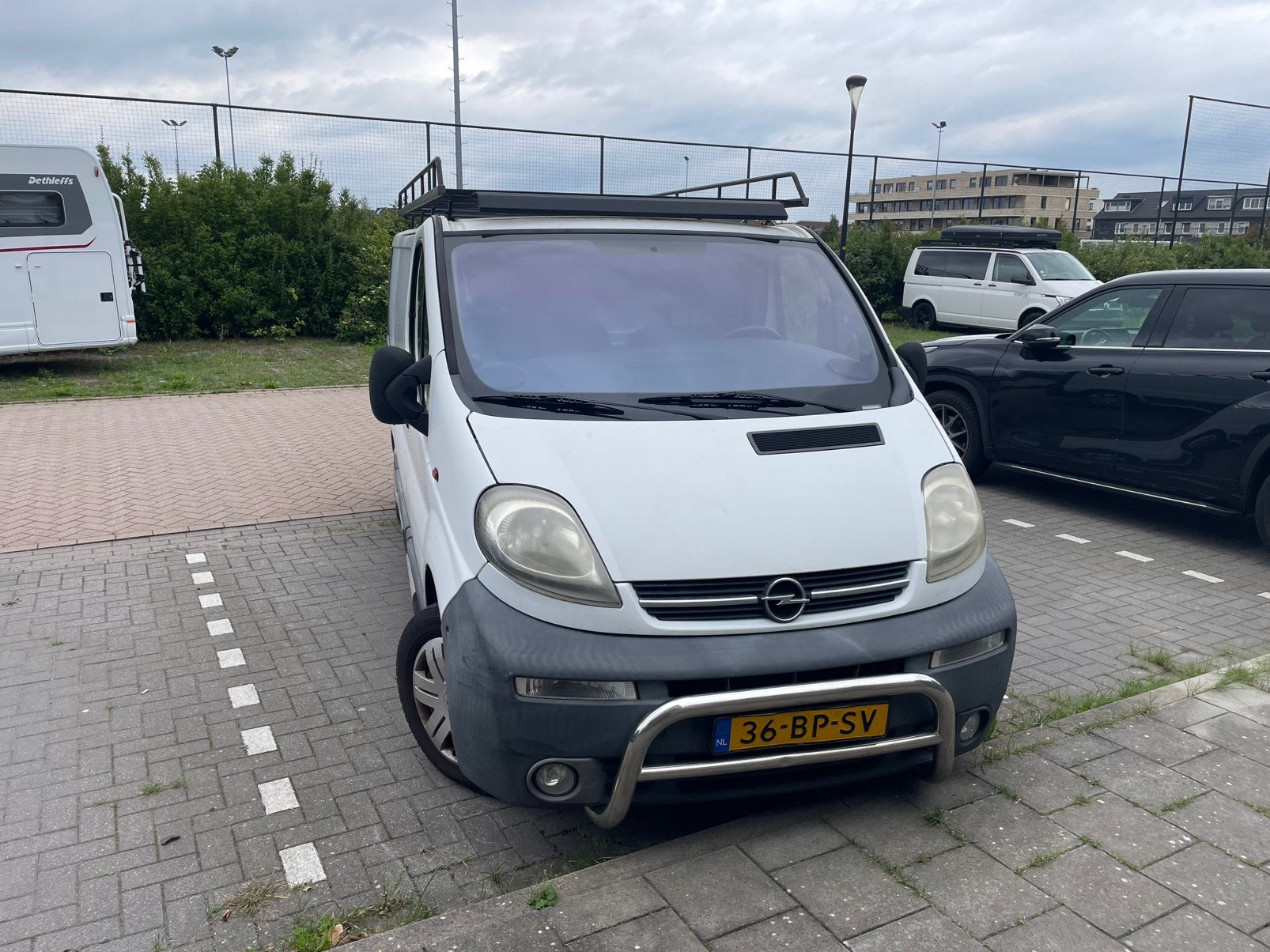Opel Vivaro 1.9 DTI 2.9T L2h1 2004, Auto's, Voorwielaandrijving, 4 cilinders, 100 pk, Wit