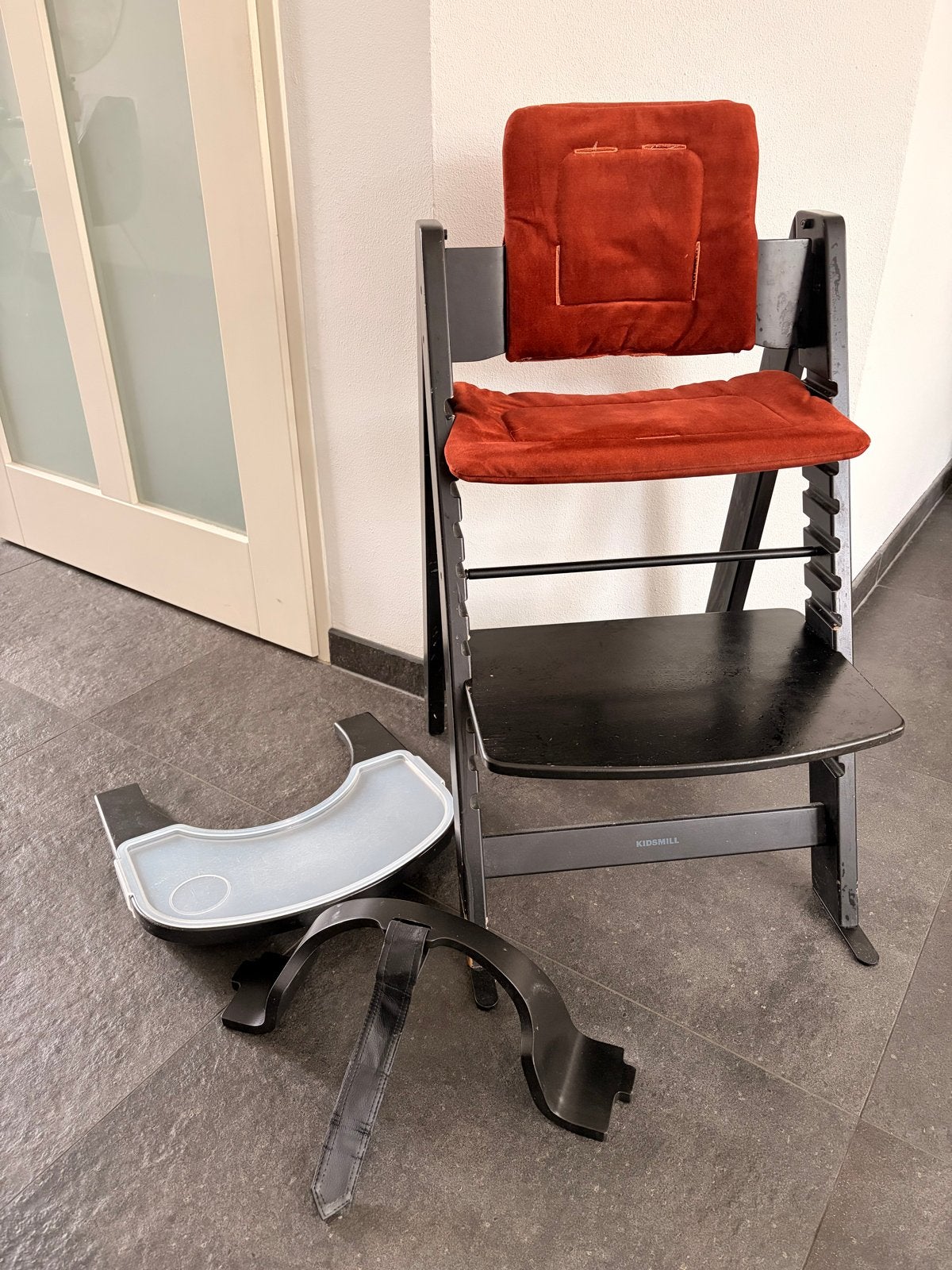 Kidsmill Meegroeistoel met velours bekleding en accessoires, Kinderen en Baby's, Kinderstoelen, Ophalen, Gebruikt, Meegroeistoel