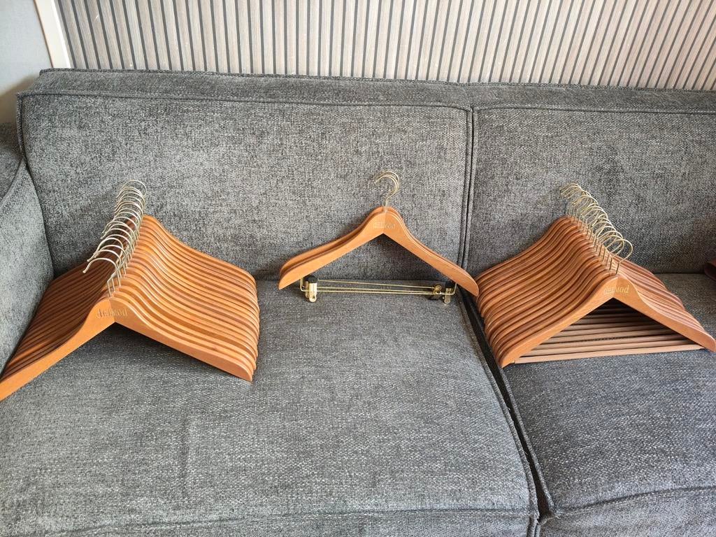 Kledinghangers Delmod, Ophalen