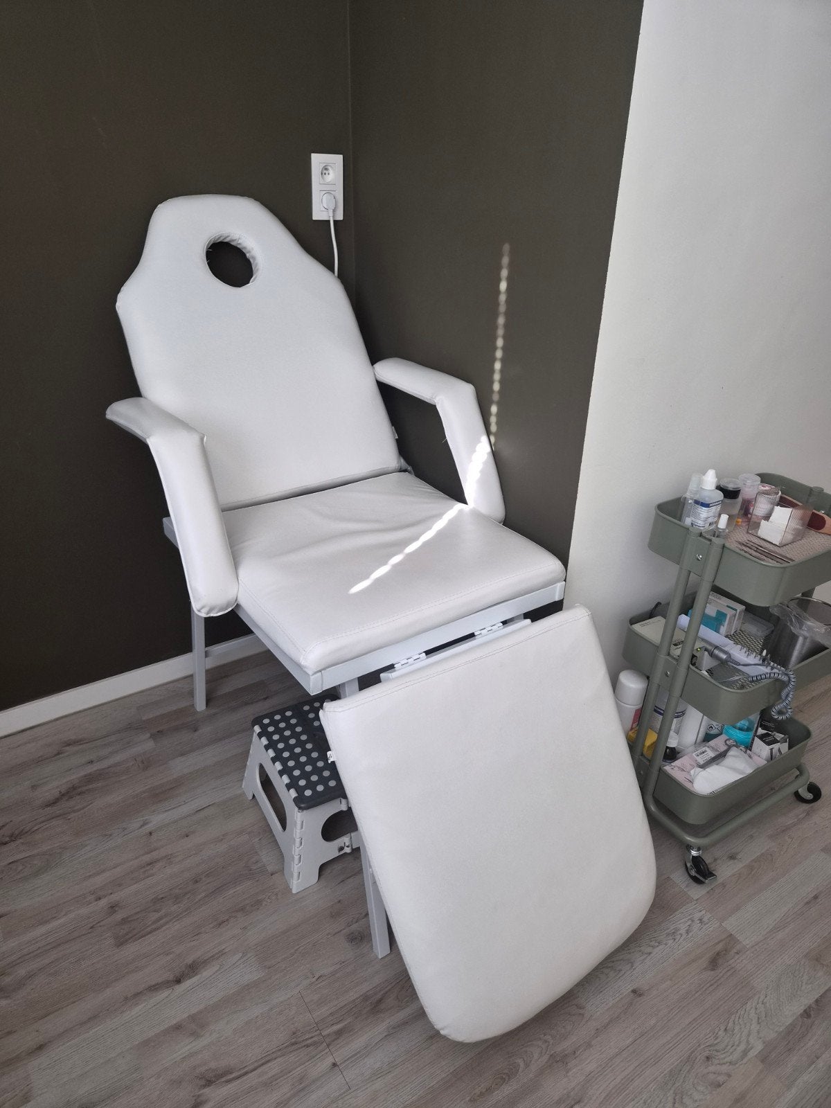 Behandelstoel schoonheidsspecialiste/pedicure, Ophalen, Gebruikt, Wit, Eén