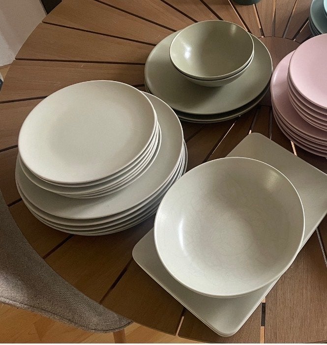Ikea 21-delig beige & vintage groen servies set, Ophalen, Overige merken, Keramiek, Zo goed als nieuw