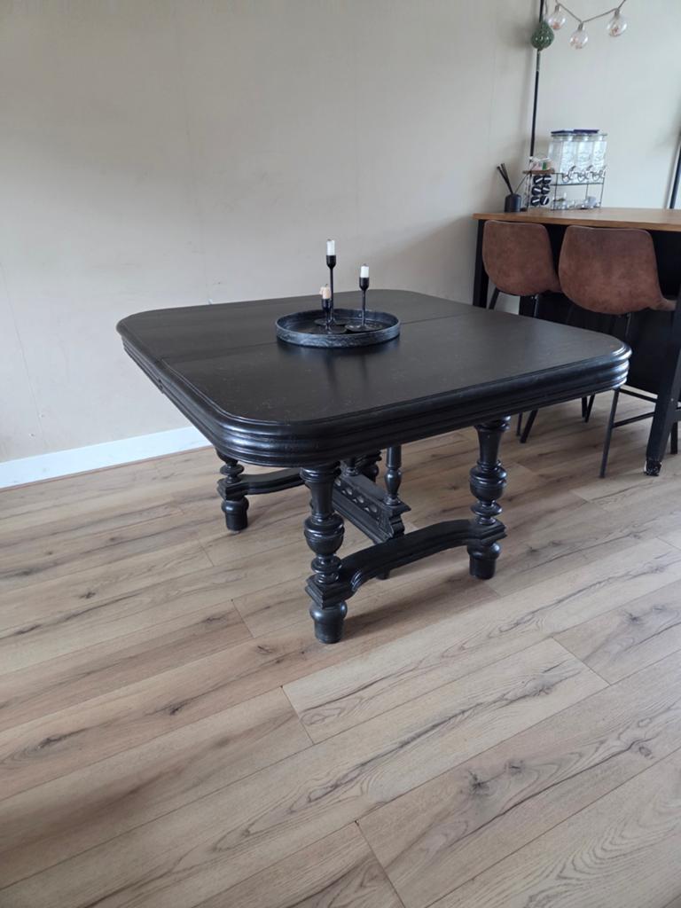 Robuuste zwarte keukentafel, Gebruikt, Klassiek, Robuust, Ophalen of Verzenden, Vier personen
