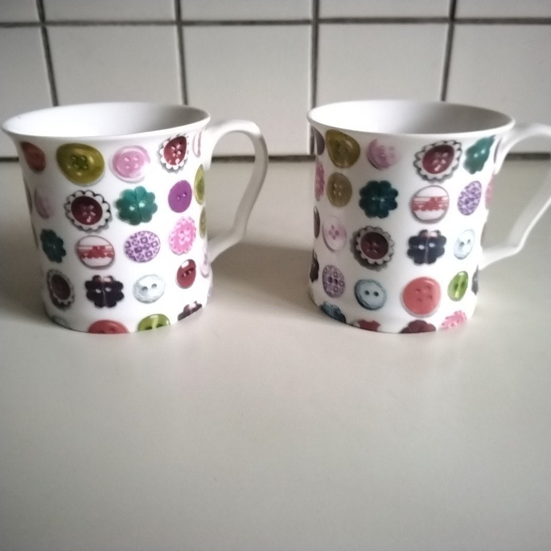 Set van 2 Avoca Ierse mokken met knopen (naai atelier?), Ophalen of Verzenden