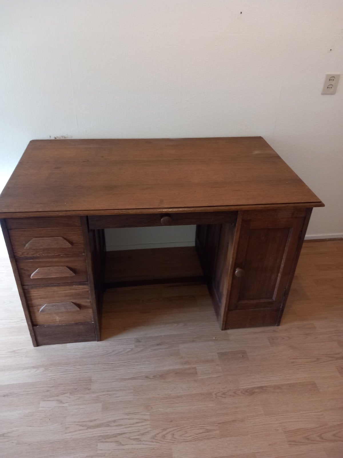Bureau donker hout, Ophalen, Gebruikt