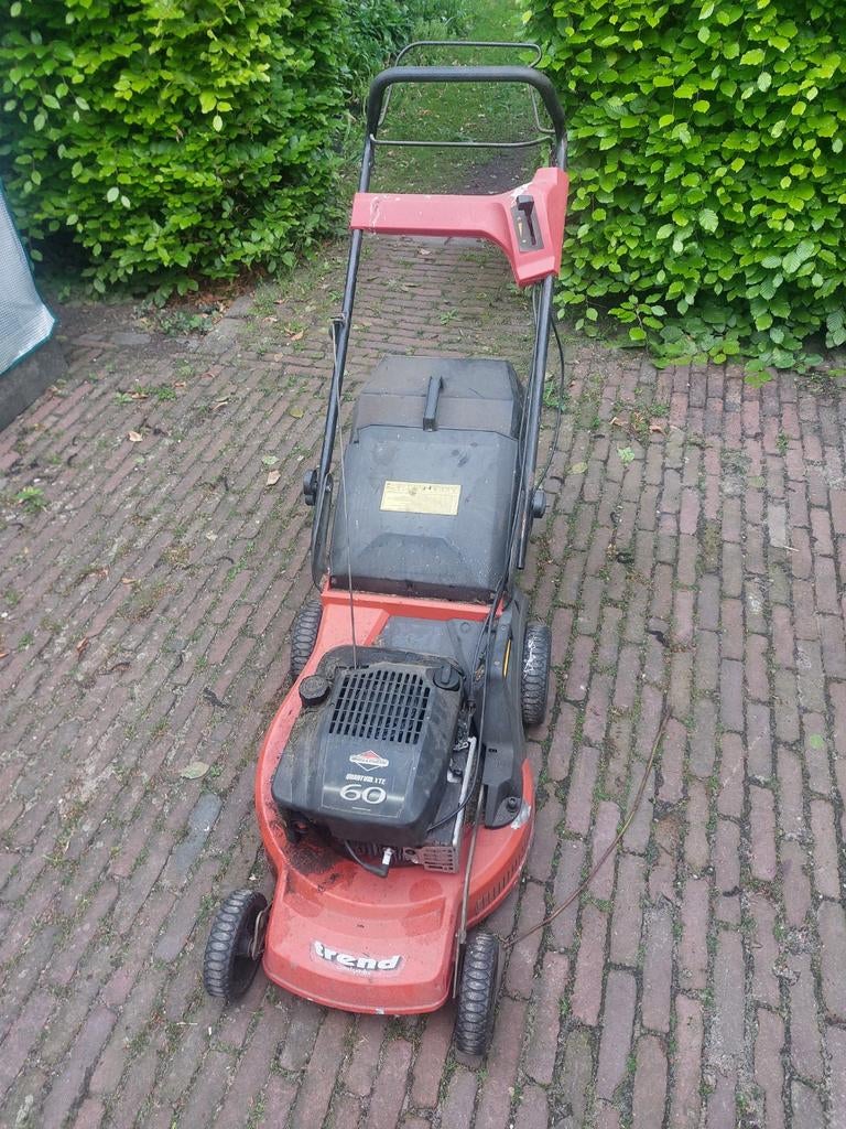 Trend grasmaaier Briggs & Stratton - defect voor onderdelen, Ophalen, Cirkelmaaier, Gebruikt, Trend