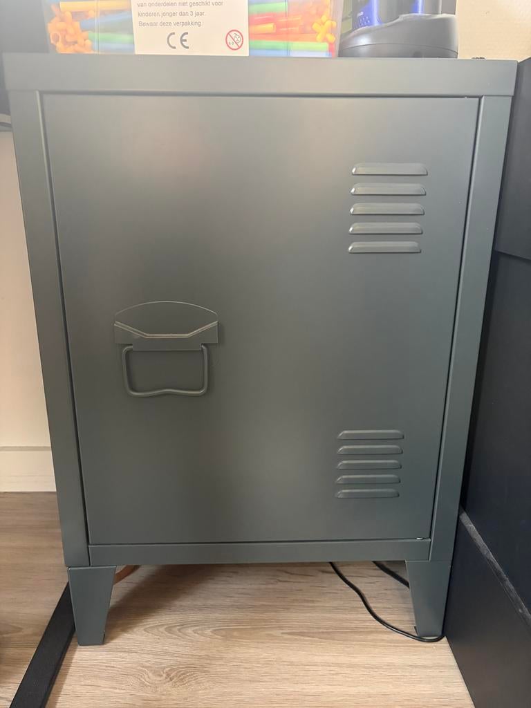 3 Lockerkastjes: 2 donkergrijs, 1 mintgroen (31x57x40 cm), Ophalen, Gebruikt