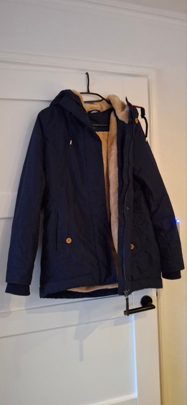Donkerblauwe winterjas met teddy voering, Maat 38/40 (M), Blauw, Ophalen of Verzenden, Onbekend