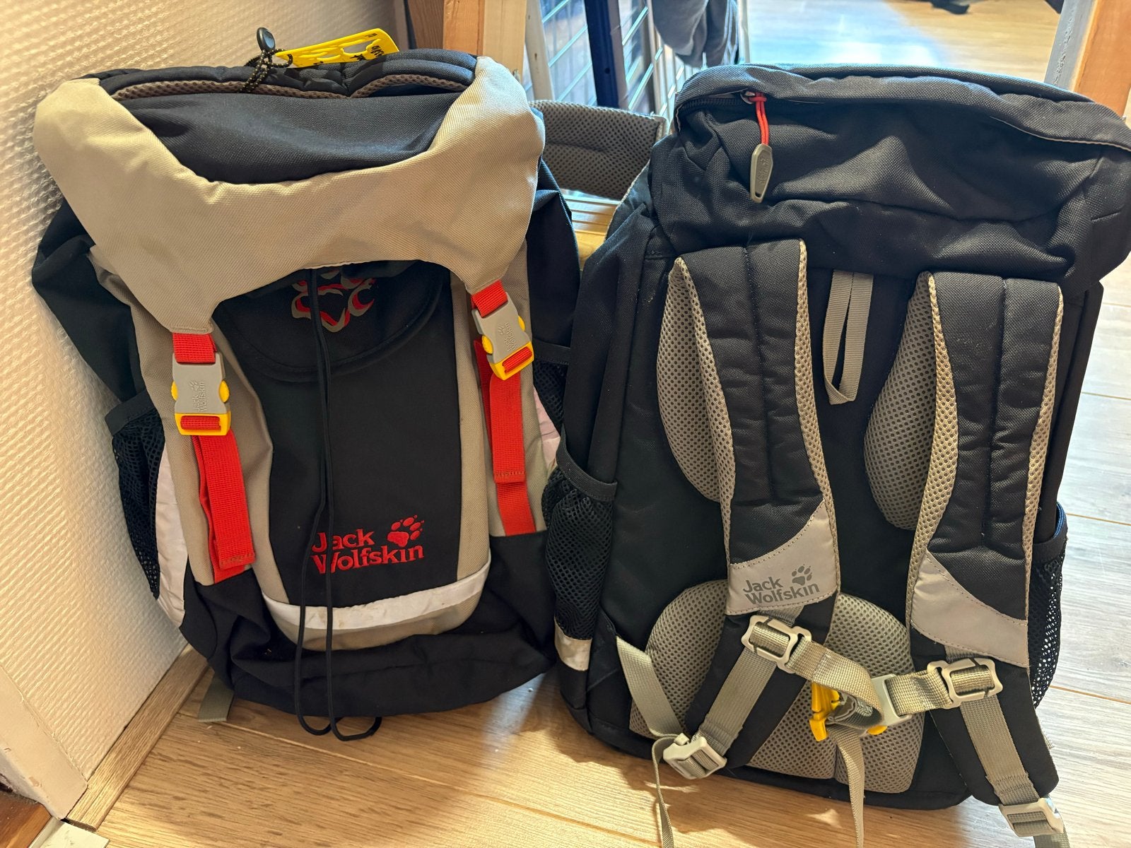 2 Jack Wolfskin kinder dagrugzakken met zitlapje, Overige merken, Gebruikt, Verzenden, 25 tot 40 cm