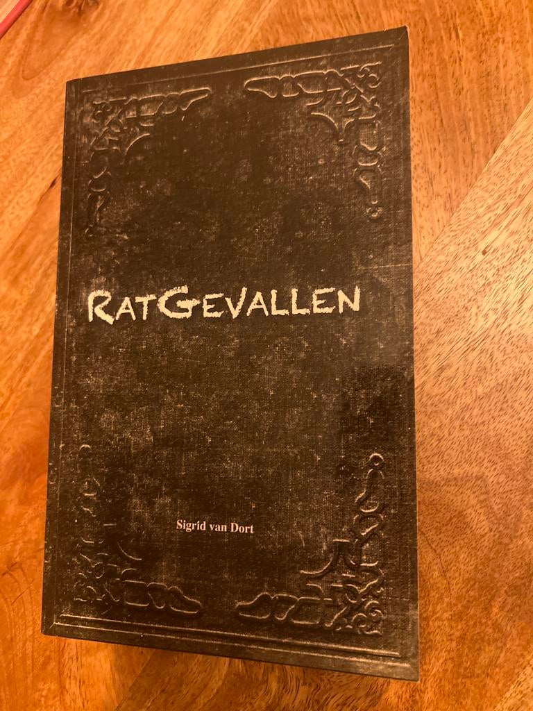 Ratgevallen - Sigrid van Dort (Zelfhulpboek), Boeken, Romans, Gelezen, Nederland, Ophalen of Verzenden