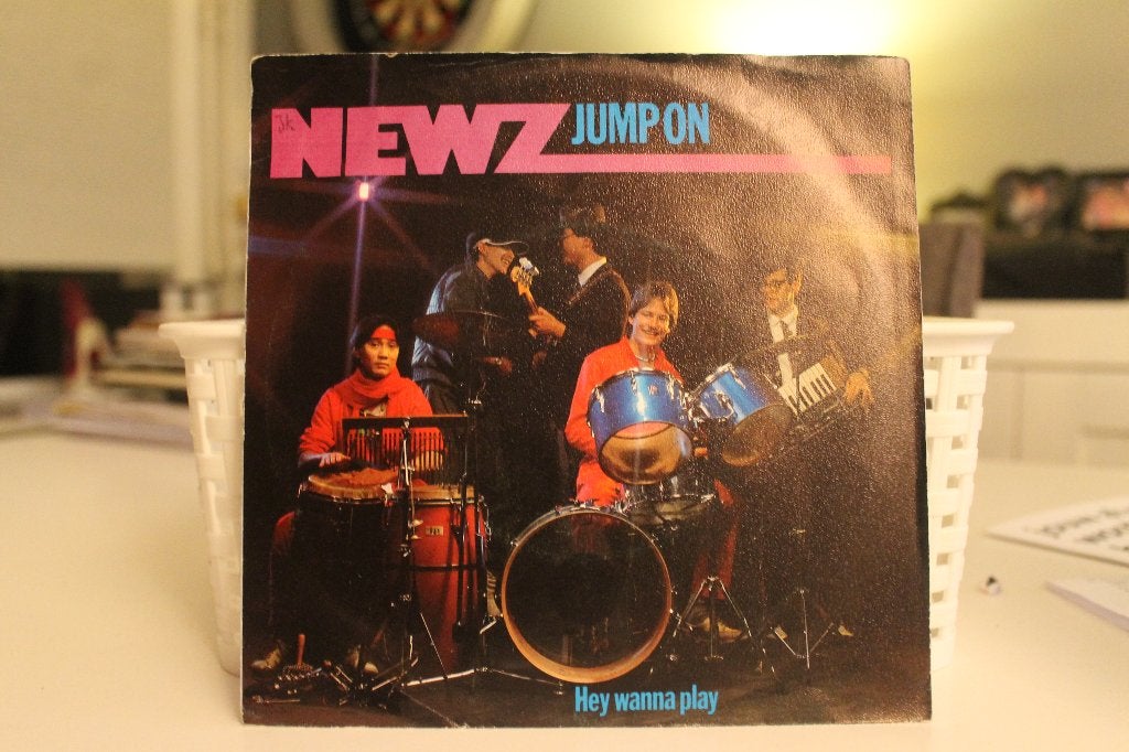 7" Single Newz - Jump On / Hey Wanna Play, Gebruikt, Verzenden, 7 inch, Pop