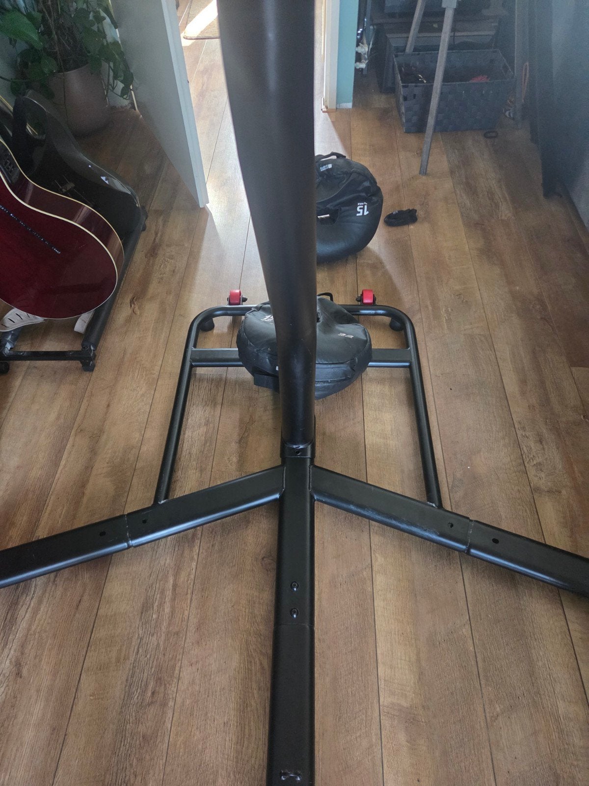 Bokszakstandaard met gewichtszakken (15 kg per stuk), Sport en Fitness, Ophalen, Gebruikt, Boks-accessoire
