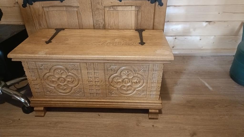 Oisterwijk kasten en tafel, Ophalen, Zo goed als nieuw