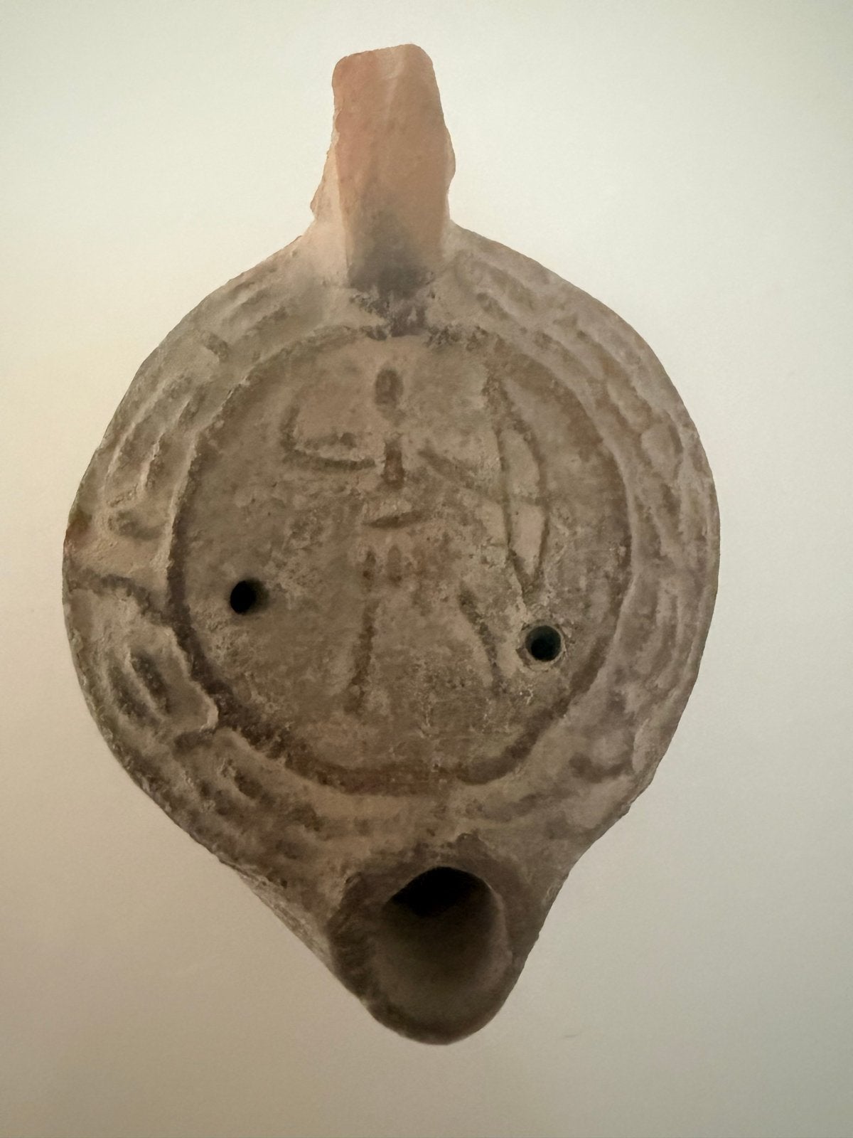 Antieke Romeinse olielamp met decoratie jager, Ophalen of Verzenden