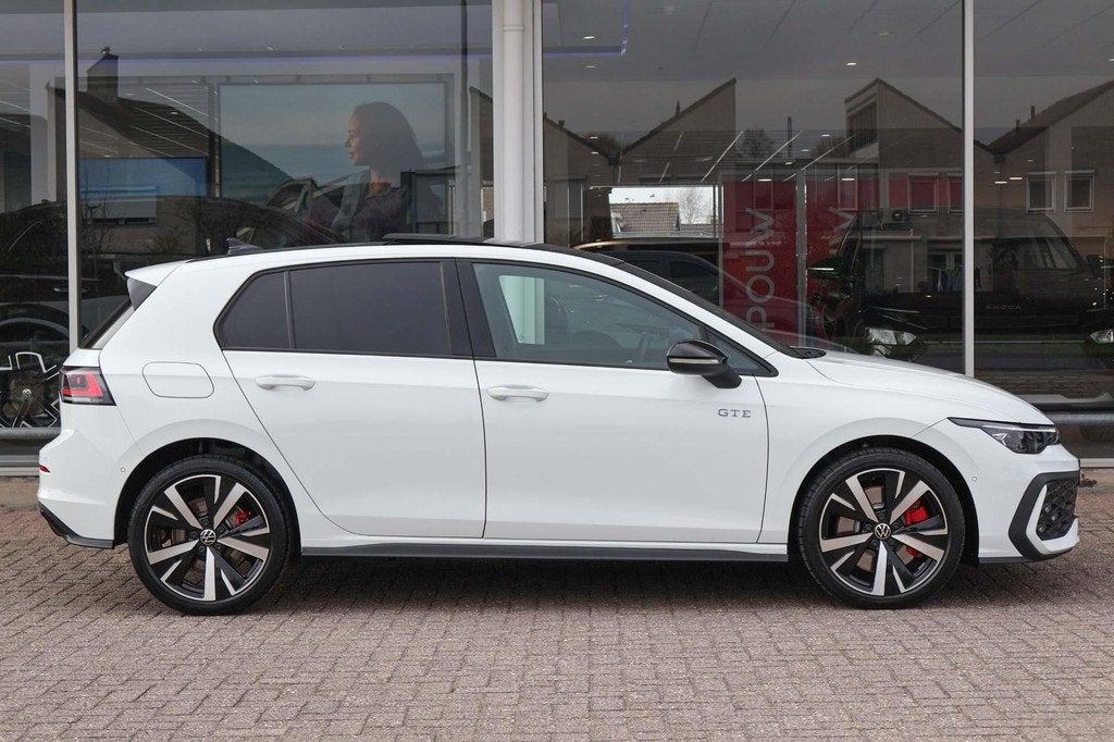 Volkswagen Golf GTE 1.5 eHybrid 272pk | SoH 97% | Panoramada, Auto's, 12 maanden, Stof, 4 cilinders, 150 min