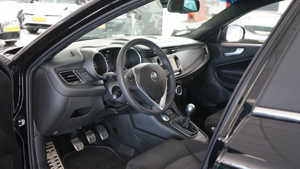 Alfa Romeo Giulietta 1.4 Turbo Sprint | Xenon | Cruise | Pan, Auto's, 12 maanden, Gebruikt, Euro 6, 4 cilinders