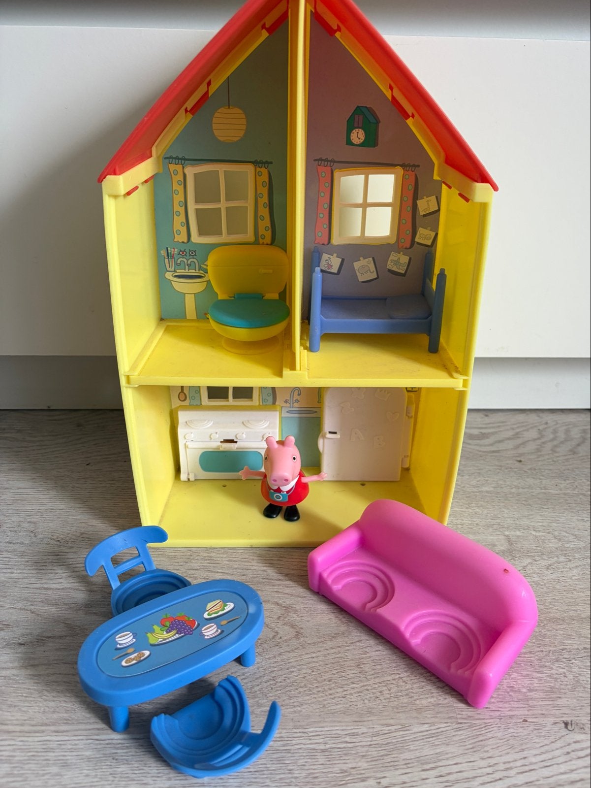 Peppa Pig Speelhuis met Meubels en Figuren, Ophalen of Verzenden, Gebruikt, Poppenhuis