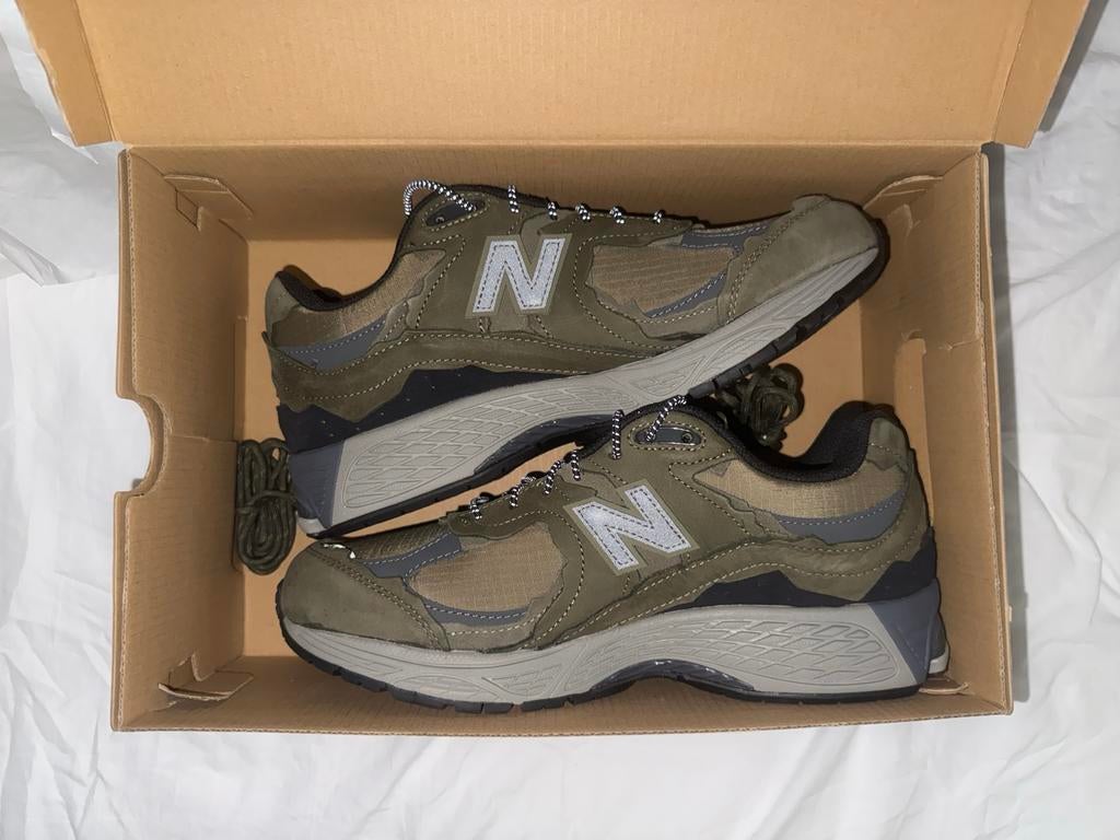 New Balance 2002R Protection Pack "Dark Moss" - Maat 43, Ophalen of Verzenden, Nieuw, Overige kleuren, Sneakers of Gympen