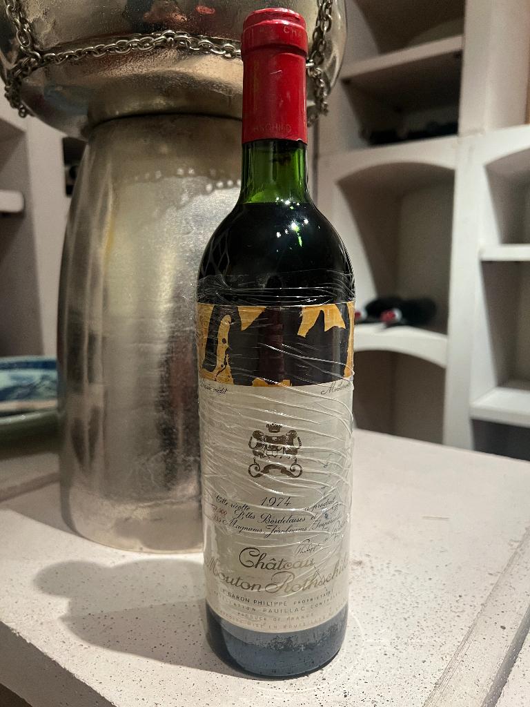 Oude Rode wijn chateau Mouton Rothschild uit 1974, Frankrijk, Ophalen of Verzenden, Zo goed als nieuw, Rode wijn