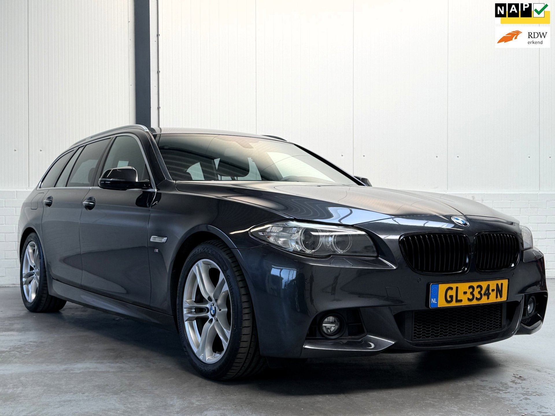 BMW 5-serie Touring 520i M-Sport|Trekhaak|Org NL, Auto's, Automaat, Dealer onderhouden, Gebruikt, Euro 6