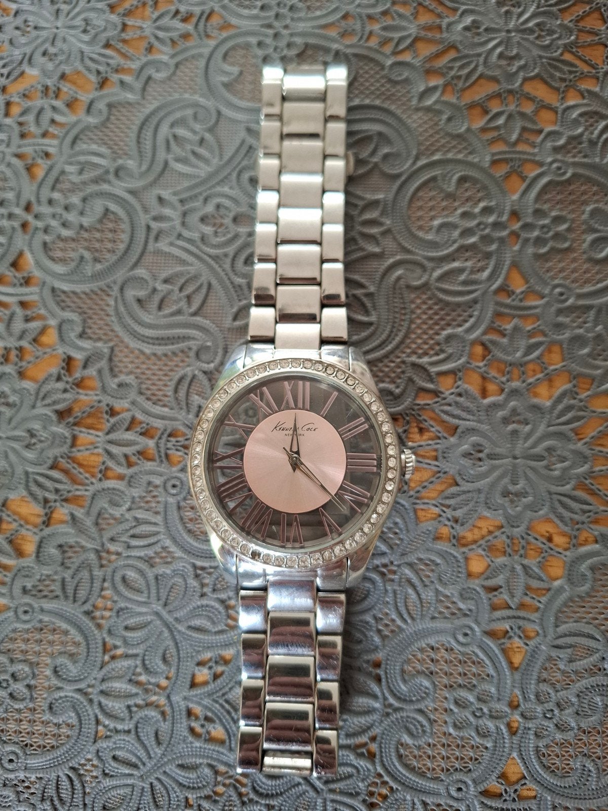 Kenneth Cole dameshorloge met strass, batterij leeg, Overige merken, Staal, Gebruikt, Staal