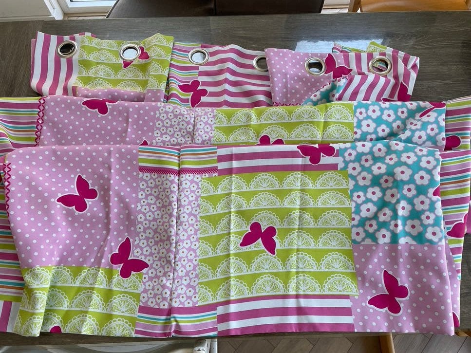 Vrolijk Gordijn Kinderkamer 250x195cm - Roze/Groen, Met ringen, Overige merken, 250 cm, Ophalen of Verzenden