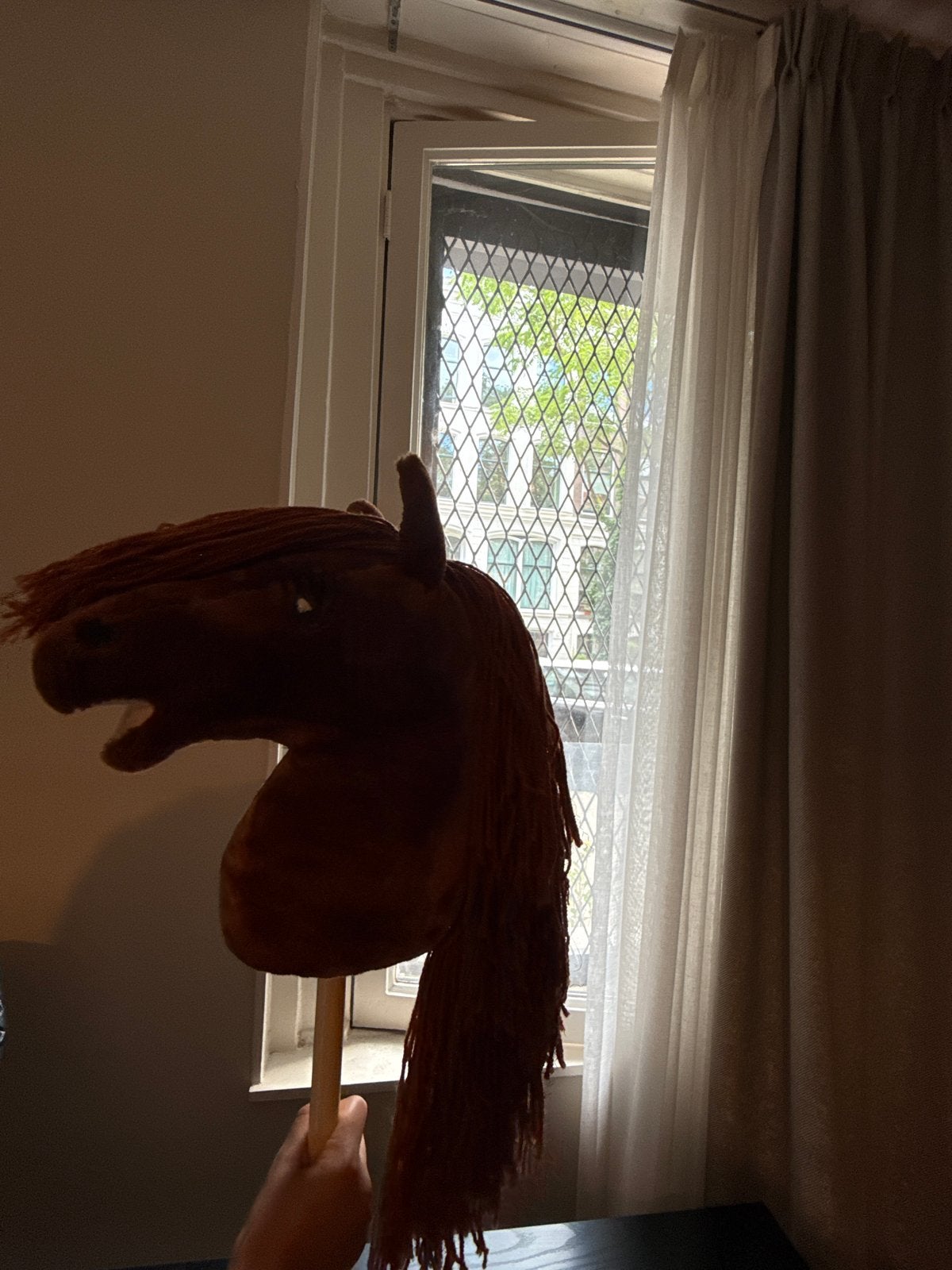 Houten stokpaardje met bruine manen, Ophalen, Gebruikt, Jongen of Meisje