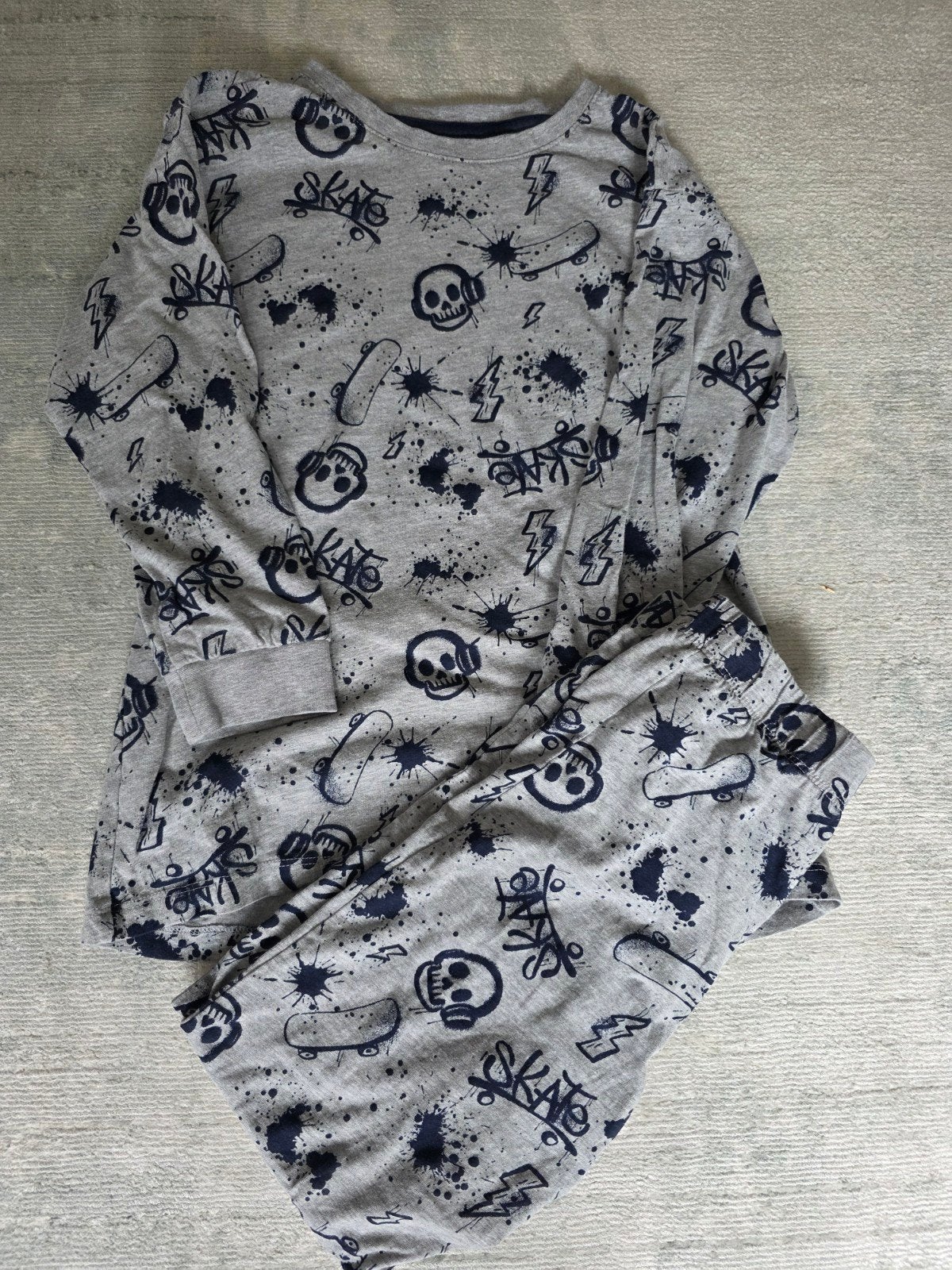 Jongens pyjama met skate 140, Ophalen of Verzenden, Nieuw, Jongen, Nacht- of Onderkleding