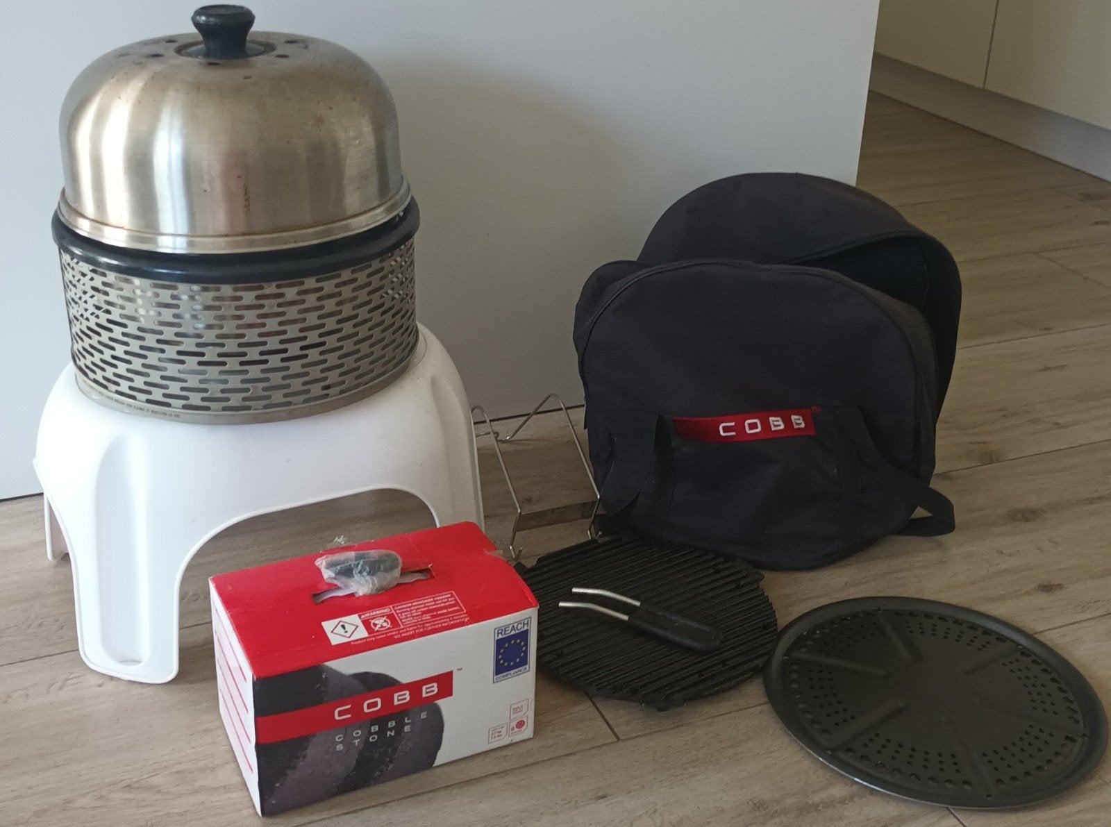 Cobb Premier Barbecue met accessoires en Cobble Stone, Ophalen, Gebruikt, Cobb