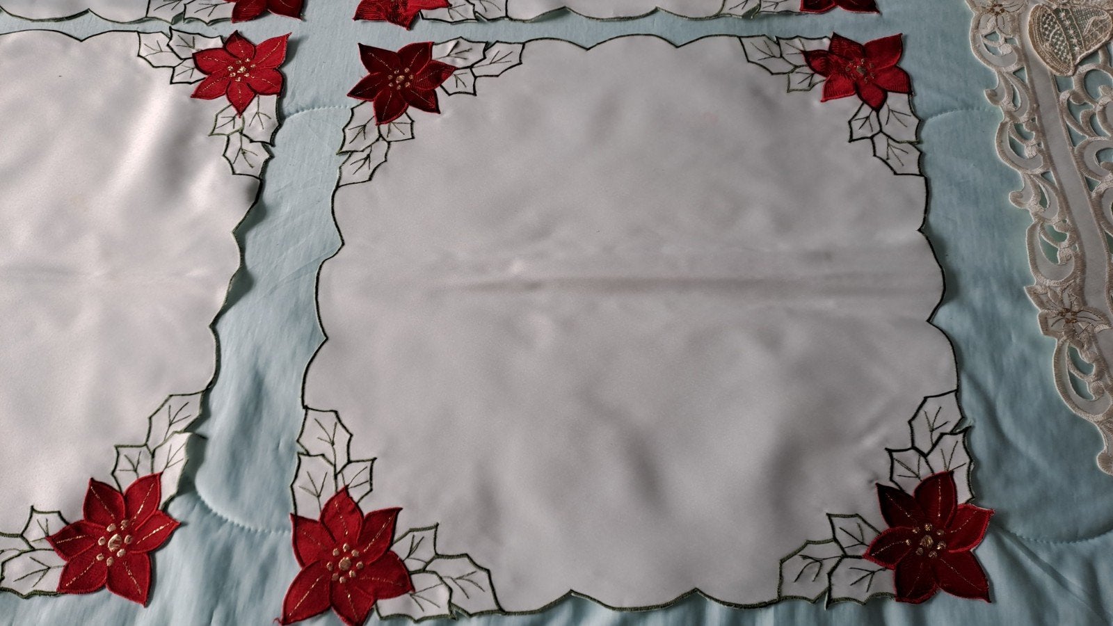 Vintage Kersttafelkleedjes en tafelloper- Geborduurd, Meerkleurig, Onbekend, Ophalen of Verzenden, Onbekend