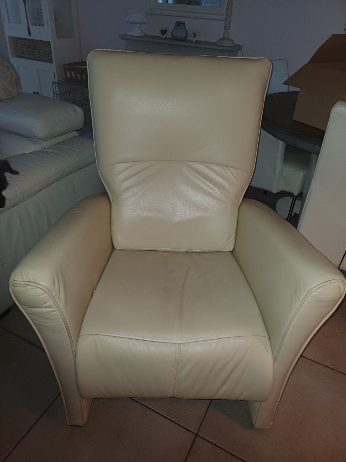 Mooie vanillekleur relaxfauteuil, Huis en Inrichting, Fauteuils, Ophalen, Zo goed als nieuw, 50 tot 75 cm